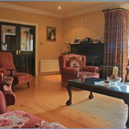 Tom & Eileen'S Farm Hotel Castlemaine Exterior photo