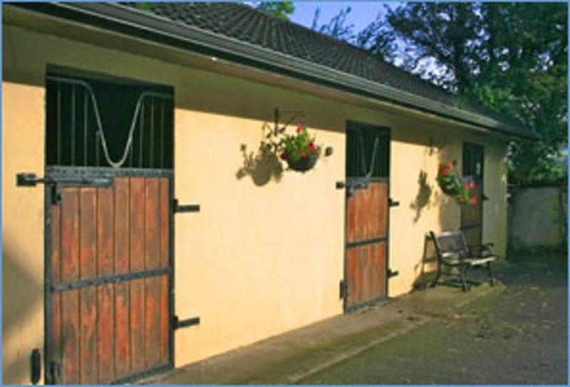 Tom & Eileen'S Farm Hotel Castlemaine Exterior photo